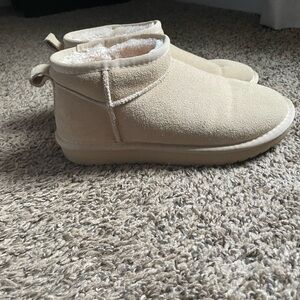 Cushionaire Boots Size 7.5